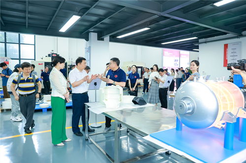 創(chuàng)意變產(chǎn)品摁下“快捷鍵”——麓山實(shí)驗(yàn)室CMF與快速成型服務(wù)中心揭牌，代駕服務(wù)迎來新突破